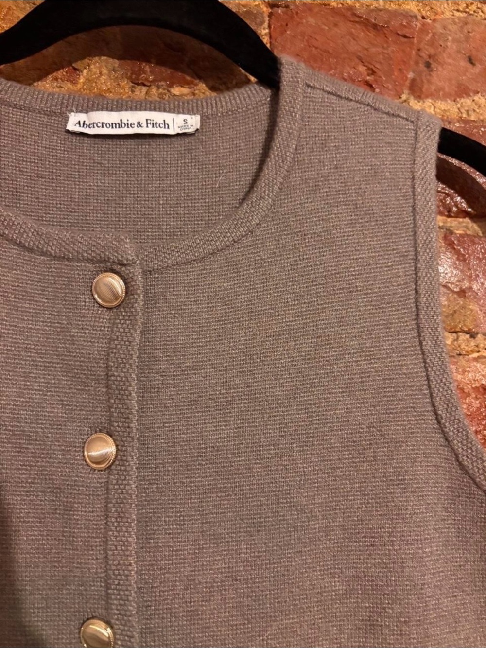Abercrombie & Fitch Mara Sleeveless Knit Vest - Picture 2 of 4